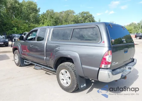 2015 Toyota Tacoma Base V6 z USA, uszkodzony, nr VIN 5TFUU4EN8FX146499